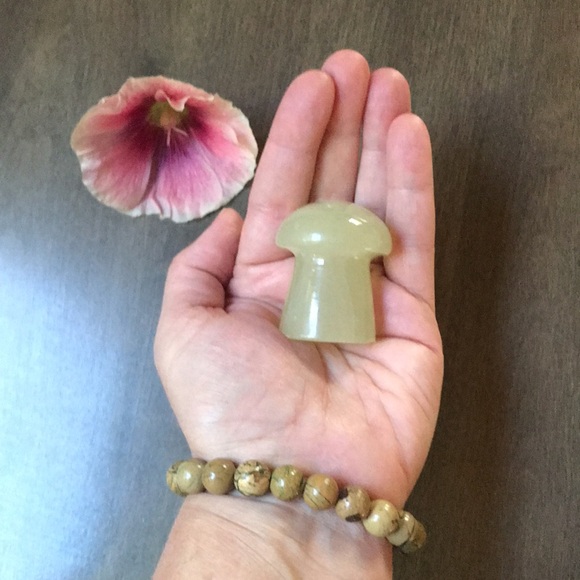 Green Aventurine Crystal Mushroom Stone - Picture 2 of 4